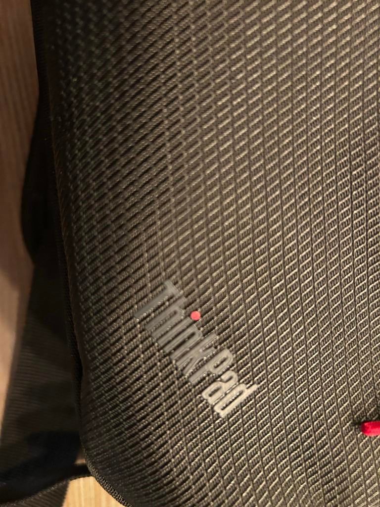 Lenovo ThinkPad laptoptas 16 inch - Zo goed als nieuw, Meerdere vakken, Ophalen of Verzenden, Zo goed als nieuw, Zwart