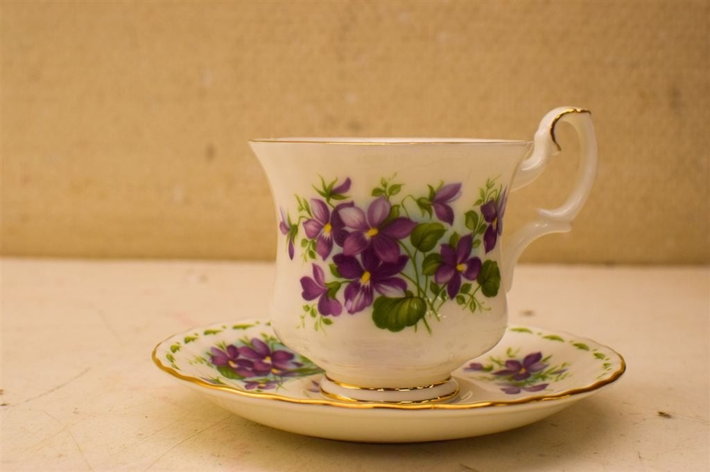 Royal albert porseleinen kop en schotel 49645, Huis en Inrichting, Keuken | Servies, Gebruikt, Ophalen of Verzenden, Bord(en)