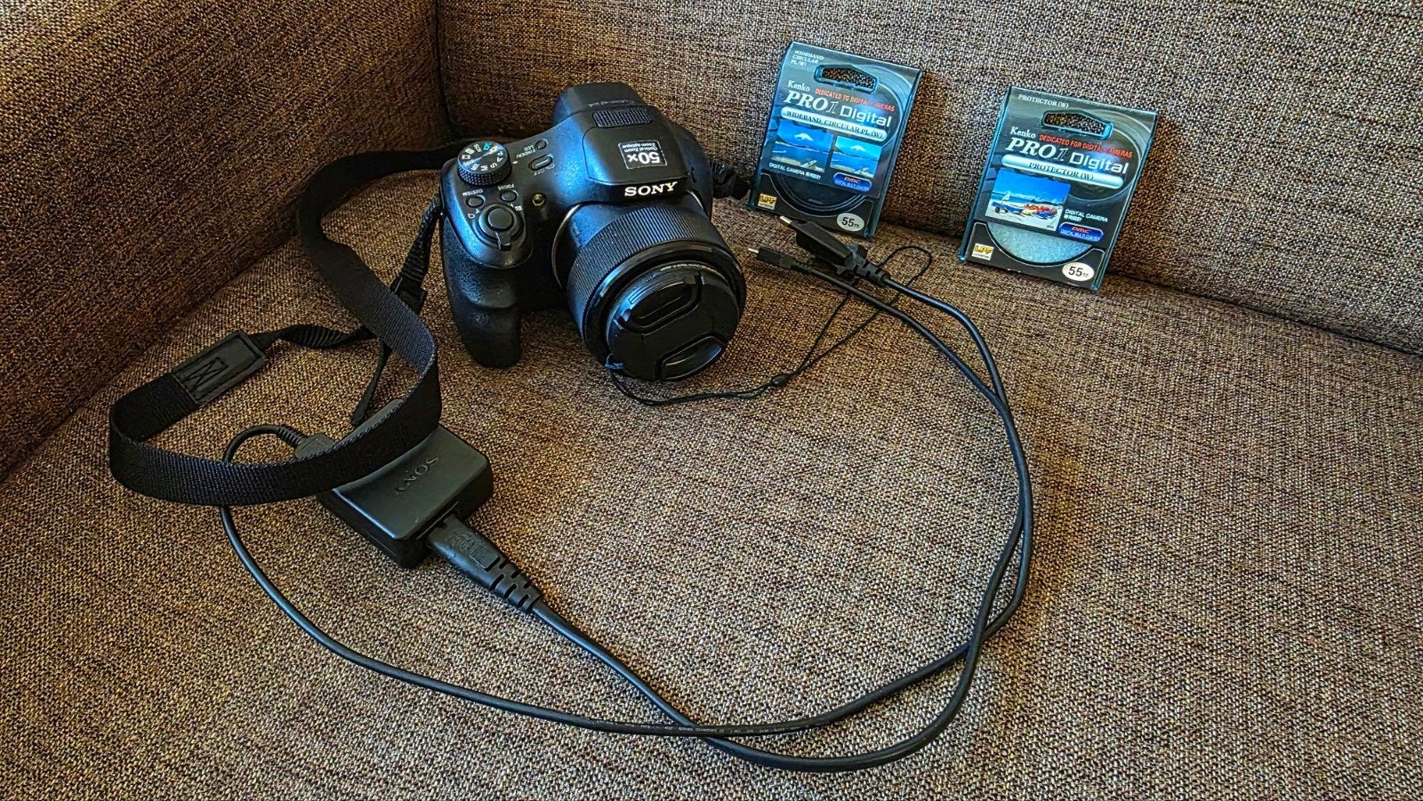 Foto 7 van Sony Cyber-shot DSC-HX300 Bridgecamera met accessoires