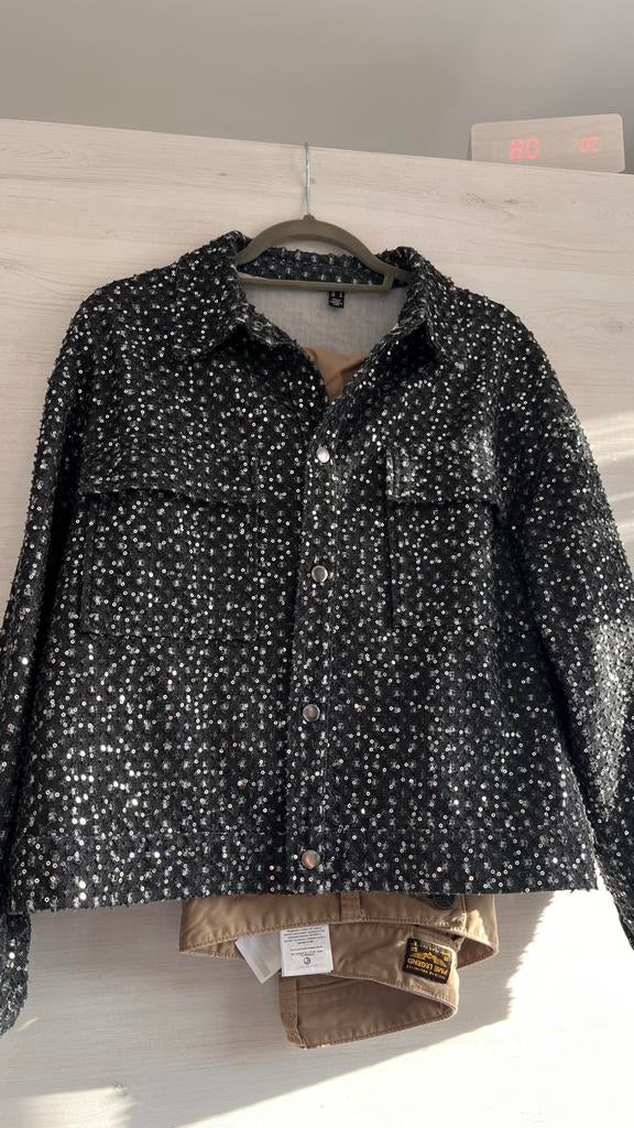 Jasje grijs met pailetten maat M, Kleding | Dames, Jasjes, Kostuums en Pakken, Ophalen of Verzenden