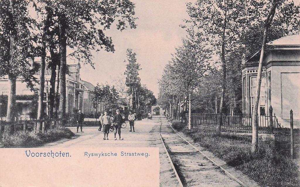 Voorschoten - Rijswijkscheweg, mensen en tramlijn Voor 1906, Ophalen of Verzenden, Voor 1920, Ongelopen, Zuid-Holland