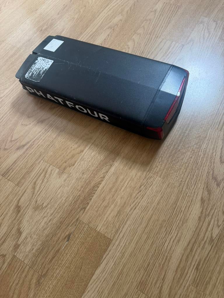 PHATFOUR ACCU FLS + LADER FLB, Fietsen en Brommers, Fietsaccessoires | Fietsaccu's, Ophalen, Gebruikt