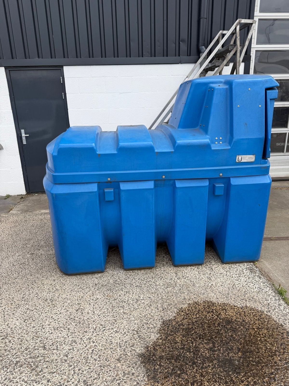 BlueMaster AdBlue tank 2500L met pomp, Ophalen