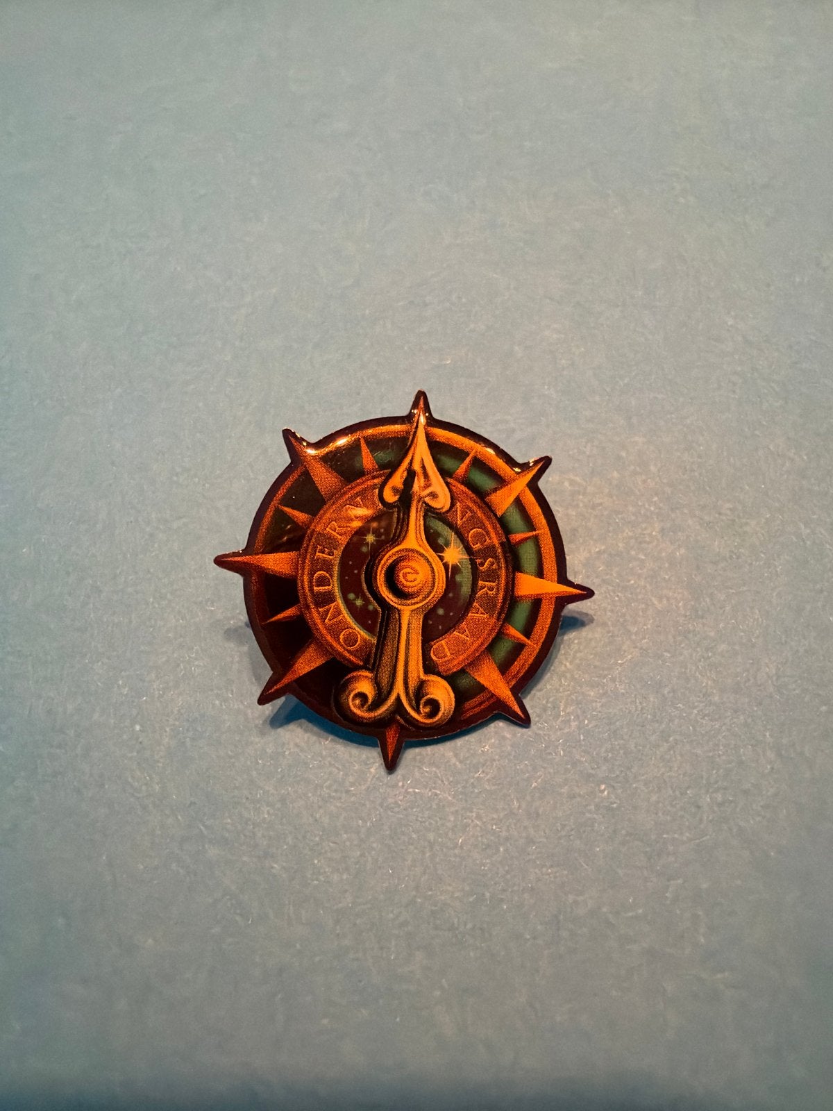 Efteling Pin - Ondernemingsraad Zonnewijzer, Verzamelen, Ophalen, Zo goed als nieuw, Button of Speldje