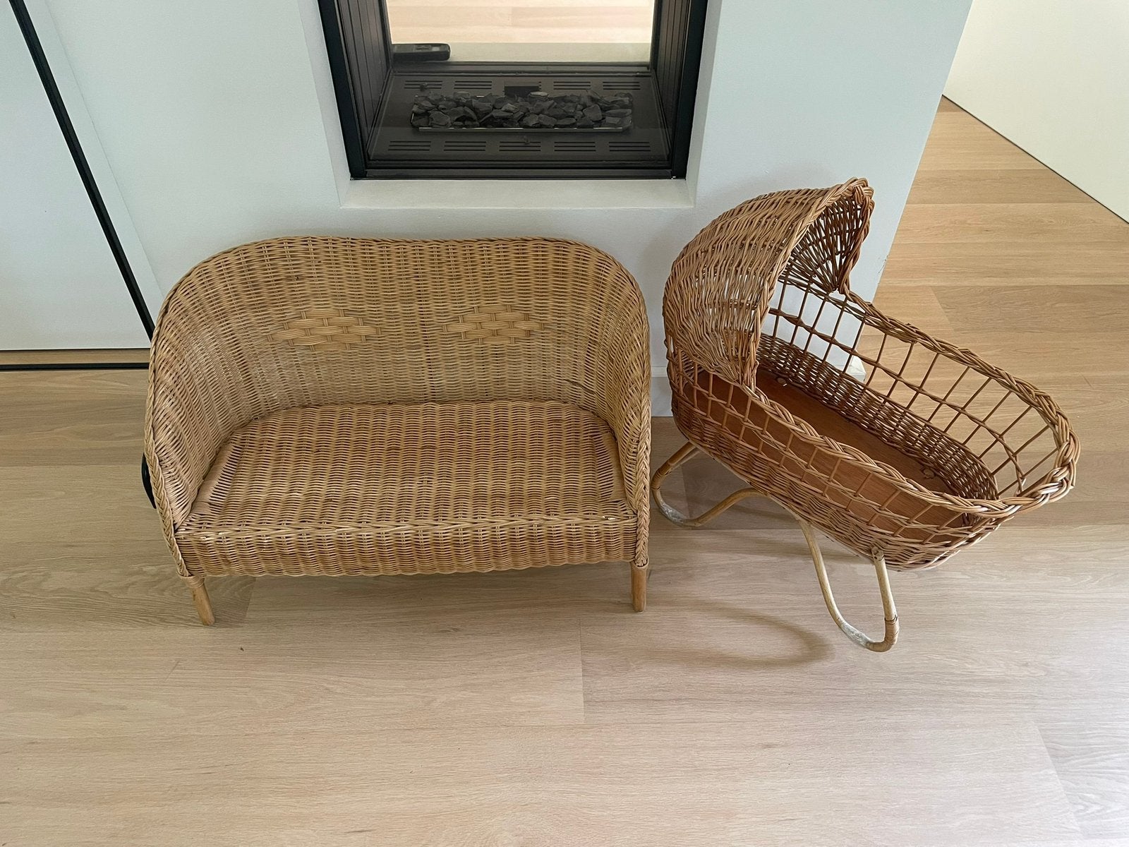 ROTAN bankje en poppenbed, Ophalen, Gebruikt, Babypop