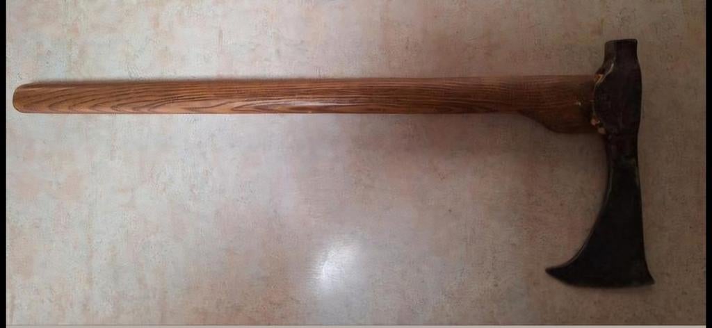 Tomahawk, met hamerdeel. Stevig en in goede staat., Ophalen of Verzenden