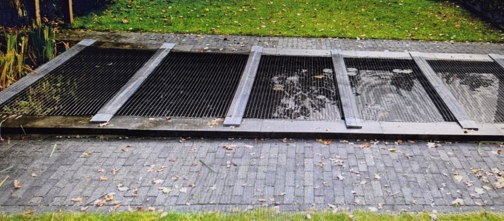 Draadmat zwart – 200 x 100 cm – 100x100x3,0/3,8mm, Ophalen, Gebruikt, Minder dan 10 meter, Raster