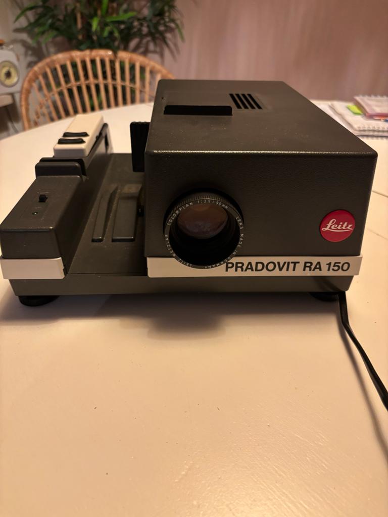Leitz PRADOVIT RA 150 Diaprojector met originele doos, Ophalen of Verzenden, Zo goed als nieuw