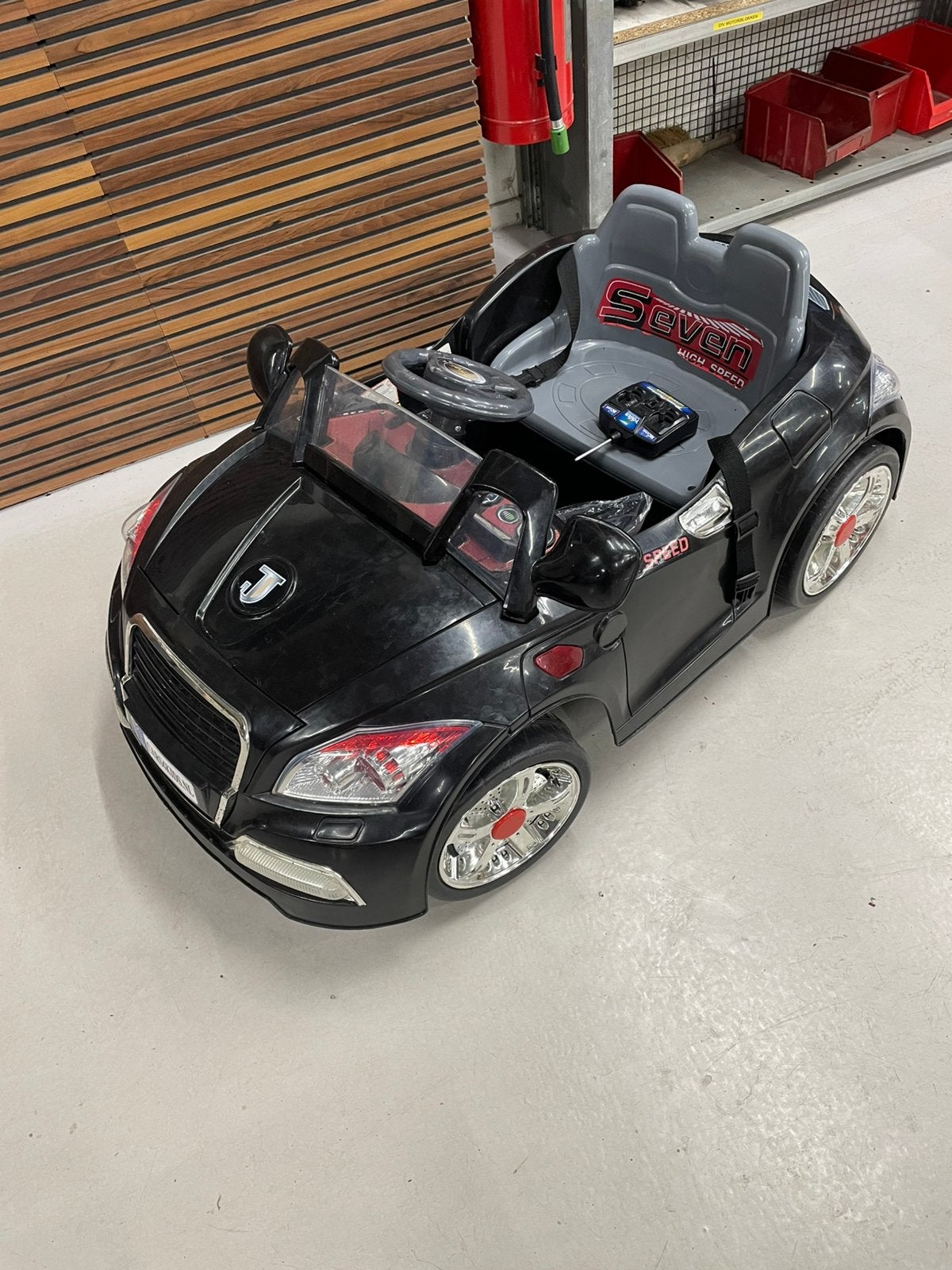Stoere Falcon 2-M electrische auto, leeftijd 3 tot 6 jaar., Gebruikt