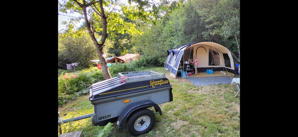 Zeer ruime tunneltent inclusief Saris speedy bagagewagen, Ophalen, Gebruikt, Tot en met 6