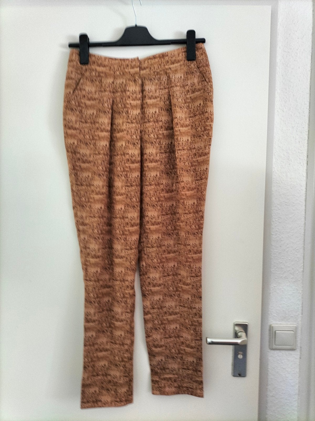 prachtige zijden broek van Diane von Furstenberg maat 6 = 36, Kleding | Dames, Broeken en Pantalons, Ophalen, Beige, Zo goed als nieuw