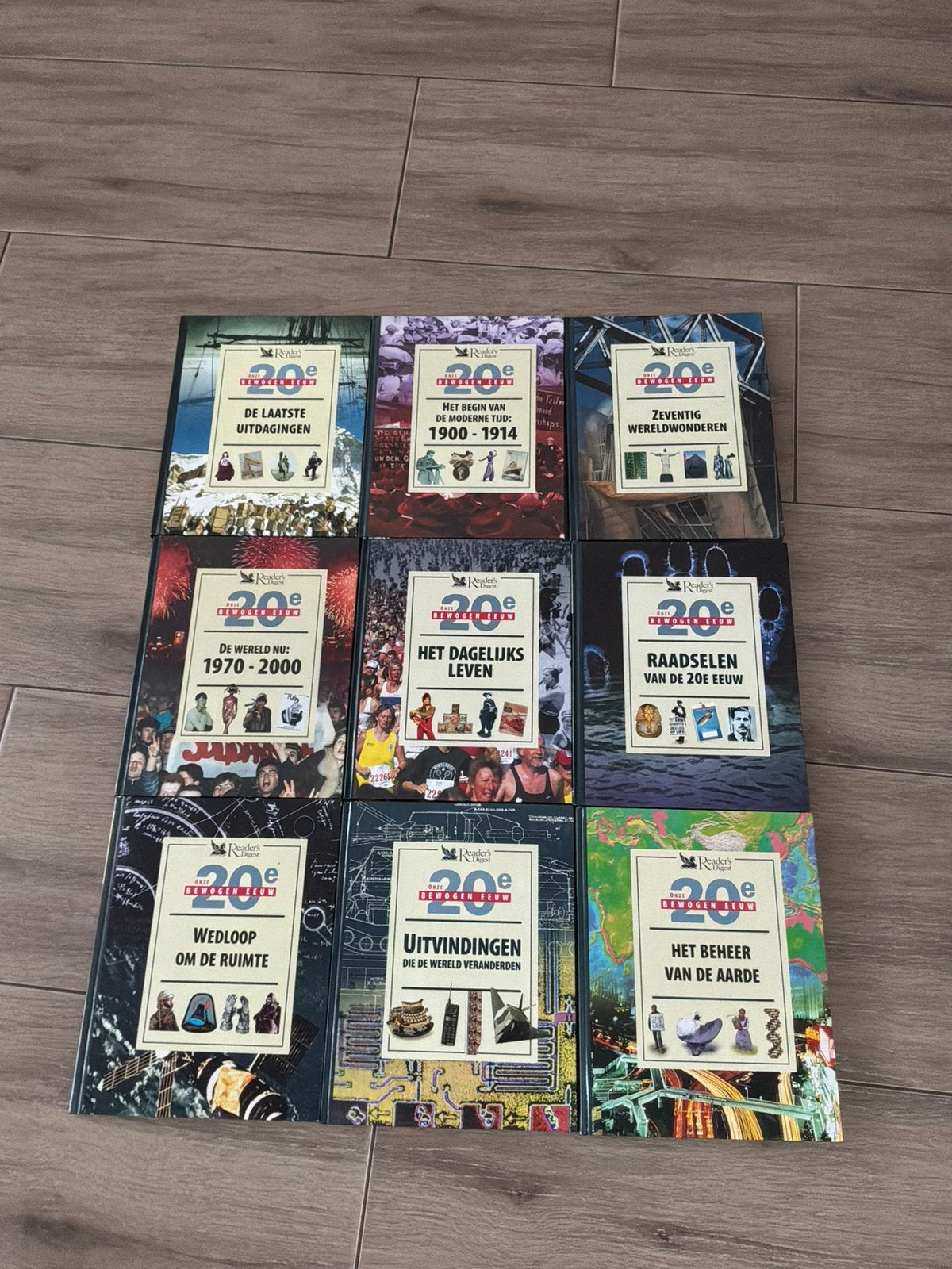 Readers digest onze bewogen eeuw, Ophalen, Zo goed als nieuw