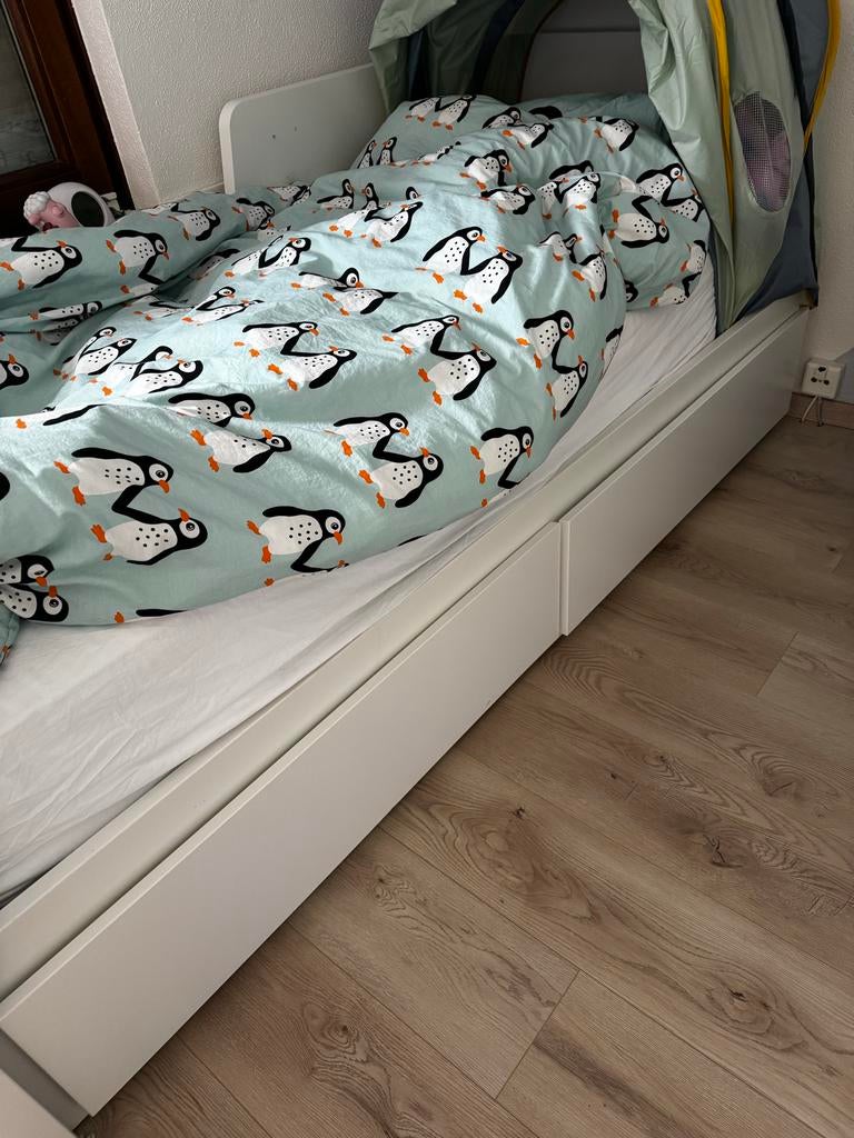 IKEA Bedbank met Opbergruimte - incl 2 zware ikea matrassen, Huis en Inrichting, Slaapkamer | Bedden, Ophalen, Wit, Tweepersoons