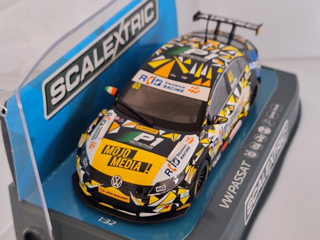 Scalextric BTCC VW Passat Aron Smith C3864 DIGI Voorbereid, Kinderen en Baby's, Overige merken, Nieuw, Scalextric, Ophalen of Verzenden