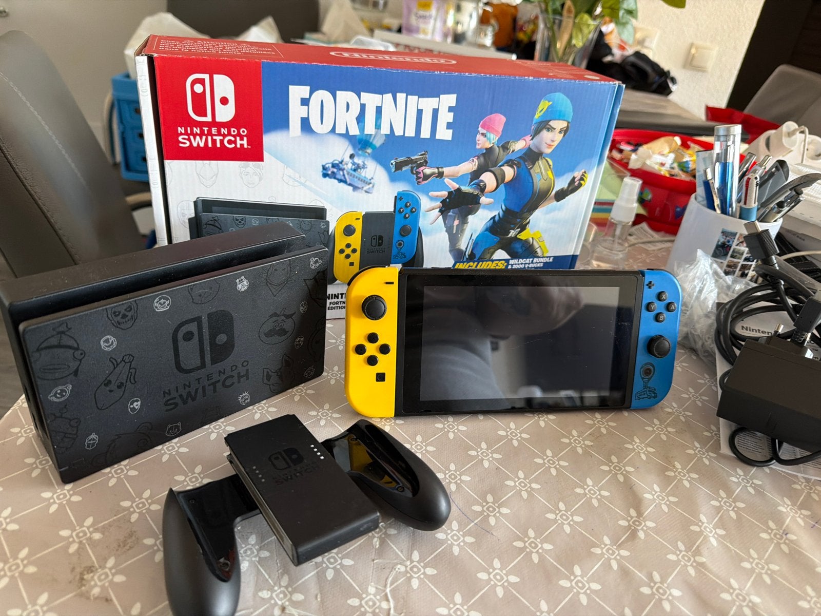 Nintendo Switch Fortnite Special Edition (2019 Upgrade), Switch 2019 Upgrade, Met 2 controllers, Ophalen of Verzenden, Gebruikt