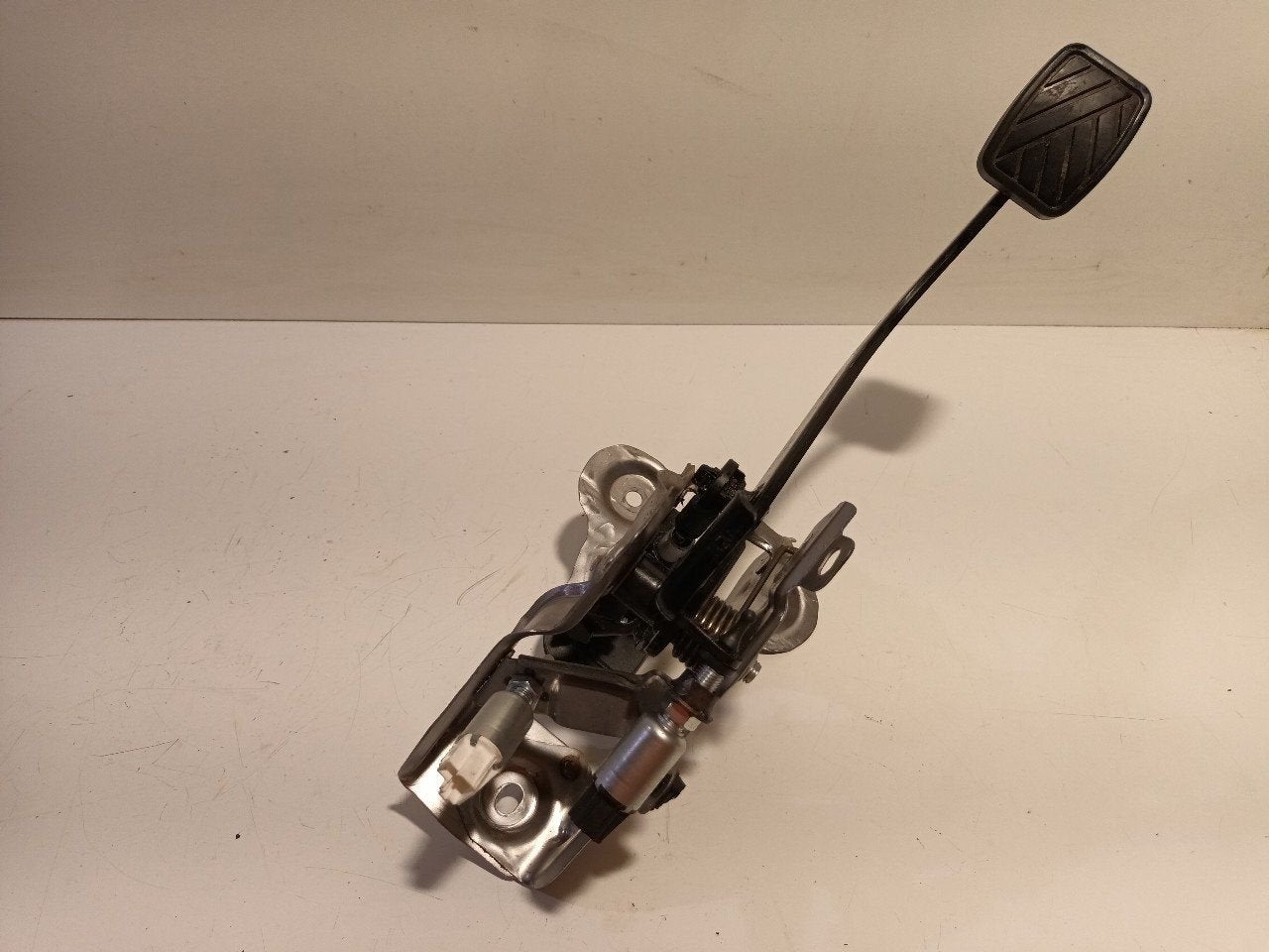 Koppelingspedaal Suzuki Swift, Auto-onderdelen, Transmissie en Toebehoren, Onderdelen@venauto.nl, Van der Ven Autorecycling B.V.