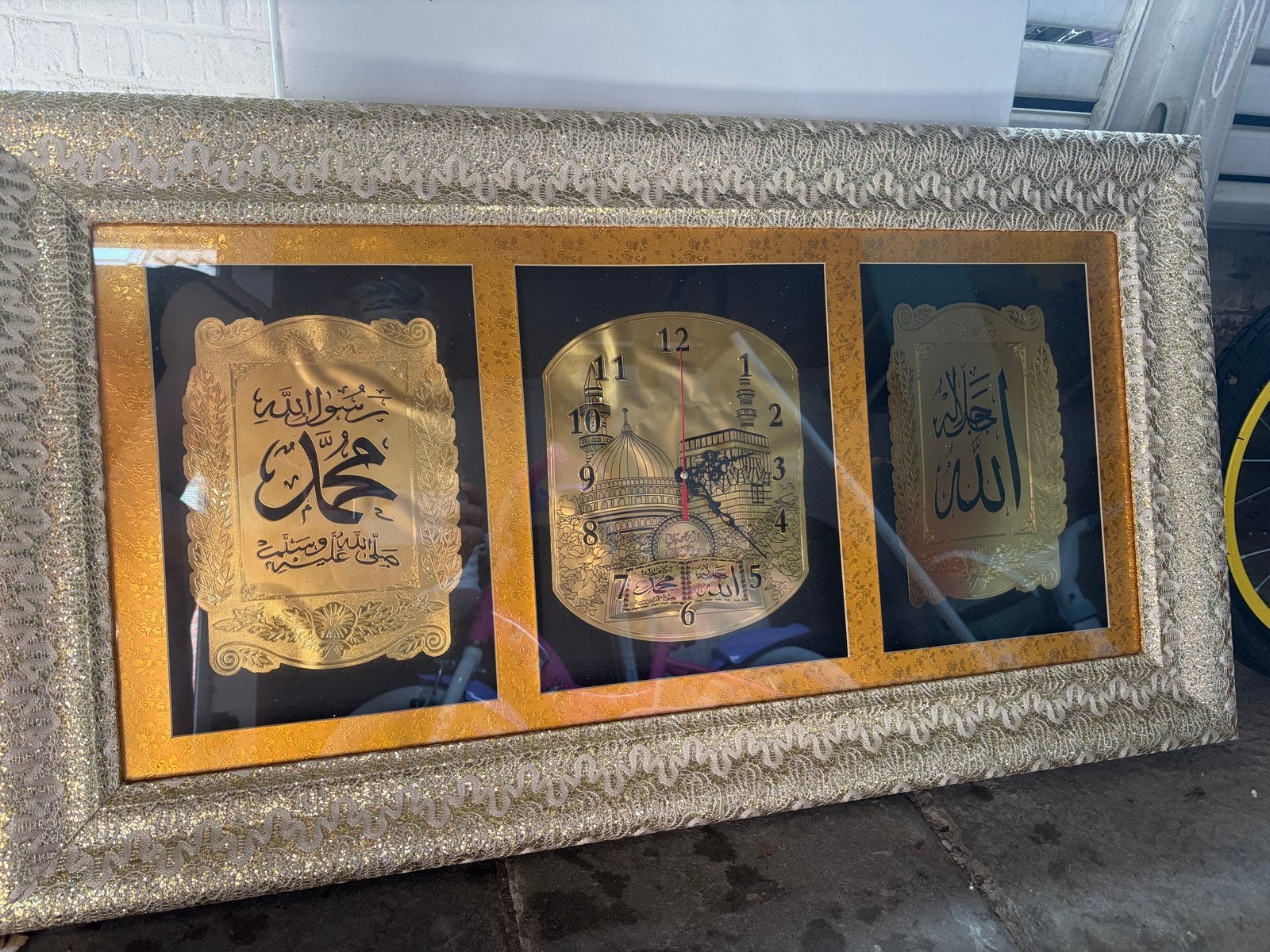 Prachtige Islamitische Wandklok met Kalligrafie, Ophalen of Verzenden, Nieuw, Analoog, Wandklok