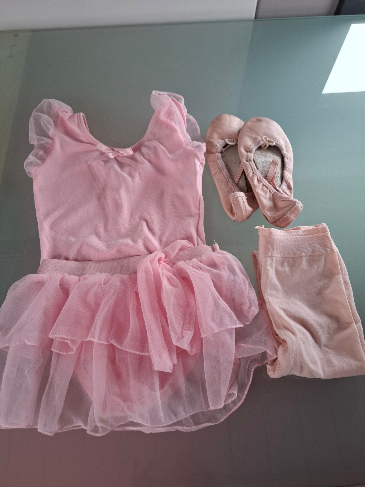 Roze balletpakje met rokje, schoentjes en panty en rugtasje, Ophalen of Verzenden, Kleding