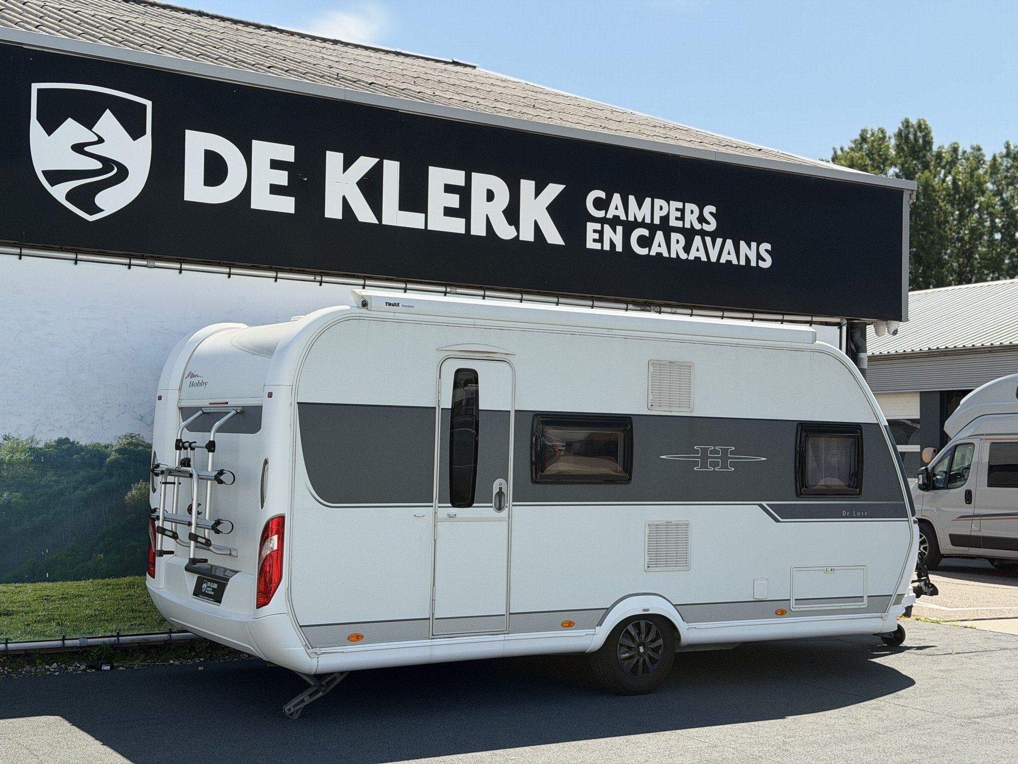 Hobby DE LUXE 490 KMF (bj 2016), Caravans en Kamperen, Hobby, Bedrijf, Info@deklerkcaravans.nl, 6 tot 7 meter