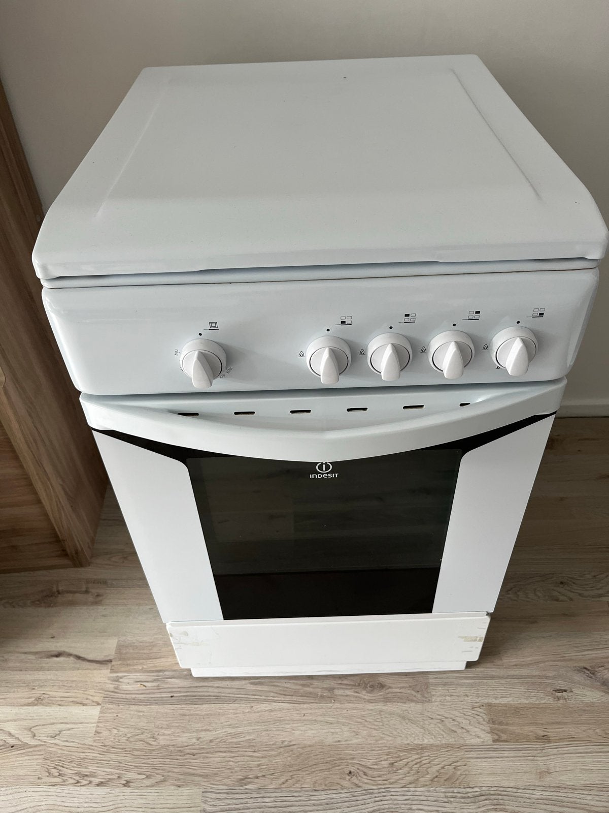 Indesit gasfornuis met oven, Witgoed en Apparatuur, Ophalen, Gebruikt, 4 kookzones, Gas