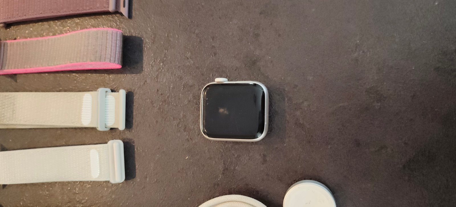 Foto 4 van Apple Watch SE GPS 40mm Zilver met extra bandjes