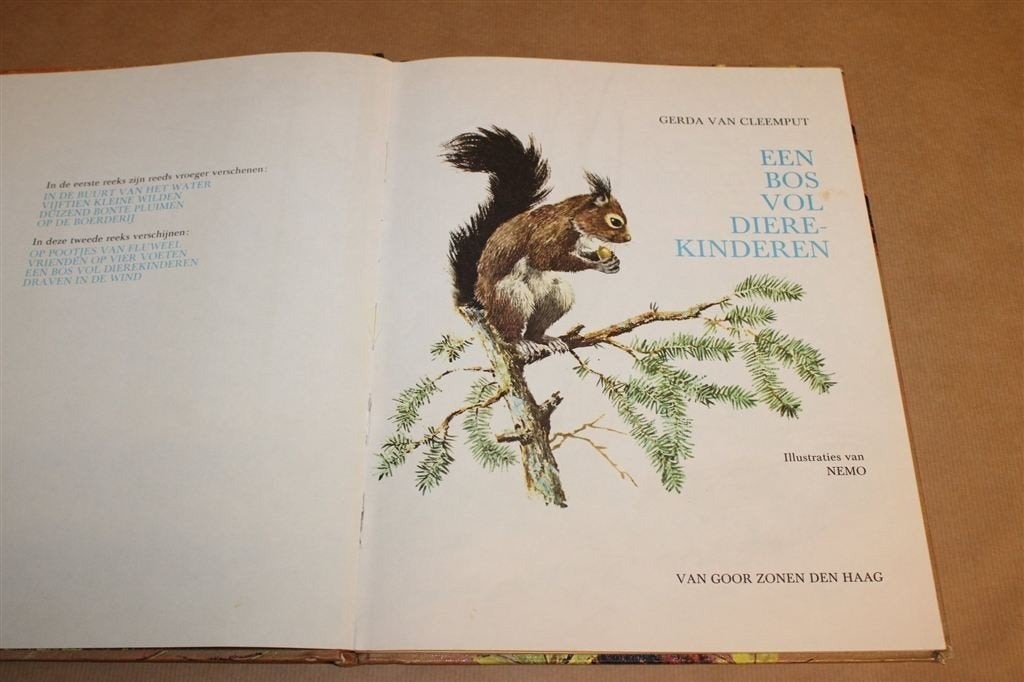Een Bos vol Dierekinderen — Vintage Prentenboek 1970, Ophalen of Verzenden, Gelezen