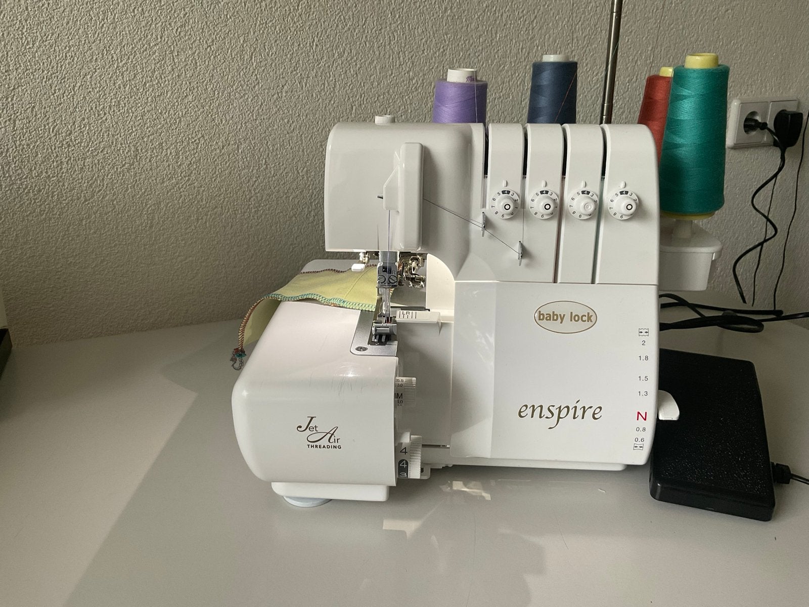 Babylock Enspire Lockmachine - Zeer Goede Staat, Hobby en Vrije tijd, Ophalen of Verzenden, Zo goed als nieuw, Lockmachine, Overige merken