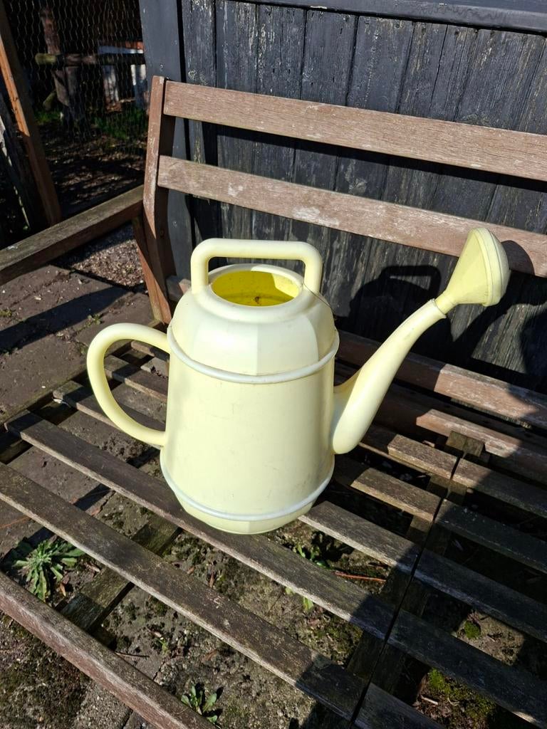 Gele gieter, gebruikt maar nog in goede staat, Tuin en Terras, Gieters, Ophalen of Verzenden