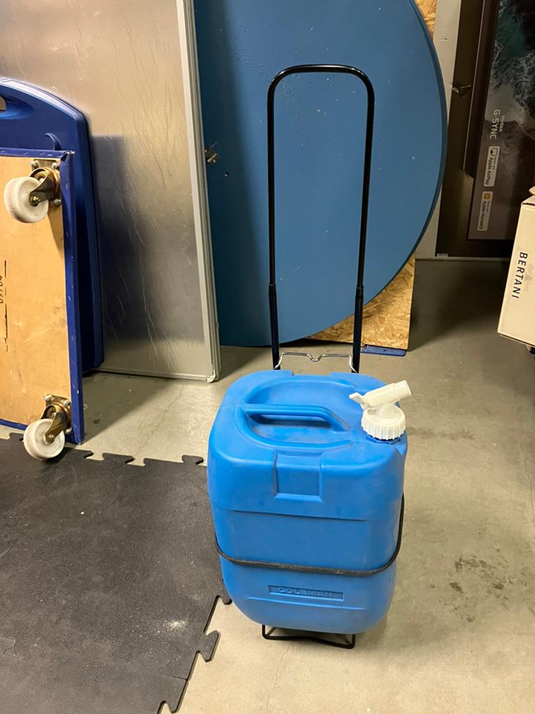 Handig opvouwbaar karretje voor camping met watercontainer, Caravans en Kamperen, Ophalen of Verzenden, Zo goed als nieuw