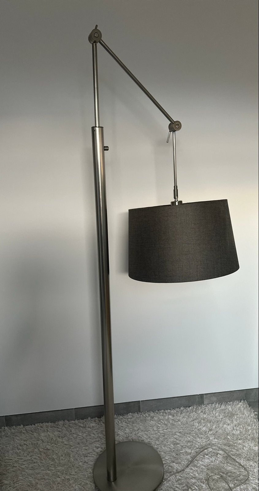 Gratis- Moderne staande lamp met verstelbare arm, Ophalen, E27 (groot), Zo goed als nieuw, Metaal