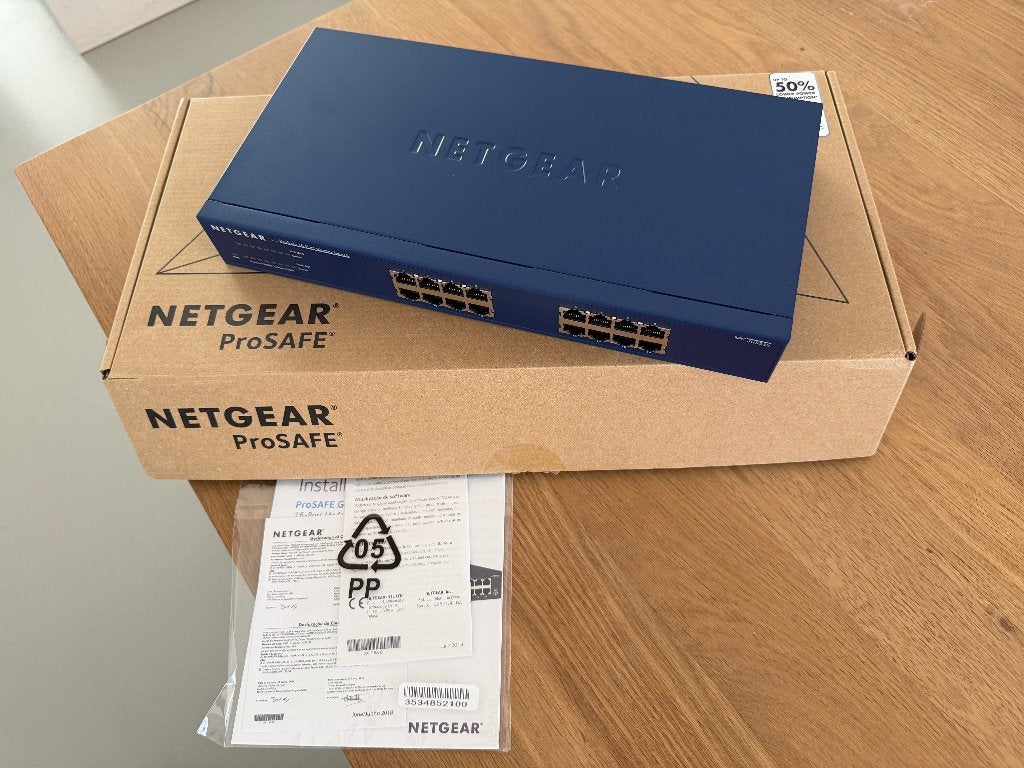 Netgear ProSAFE 16-poorts Gigabit Switch. Nieuw in doos, Ophalen of Verzenden, Nieuw