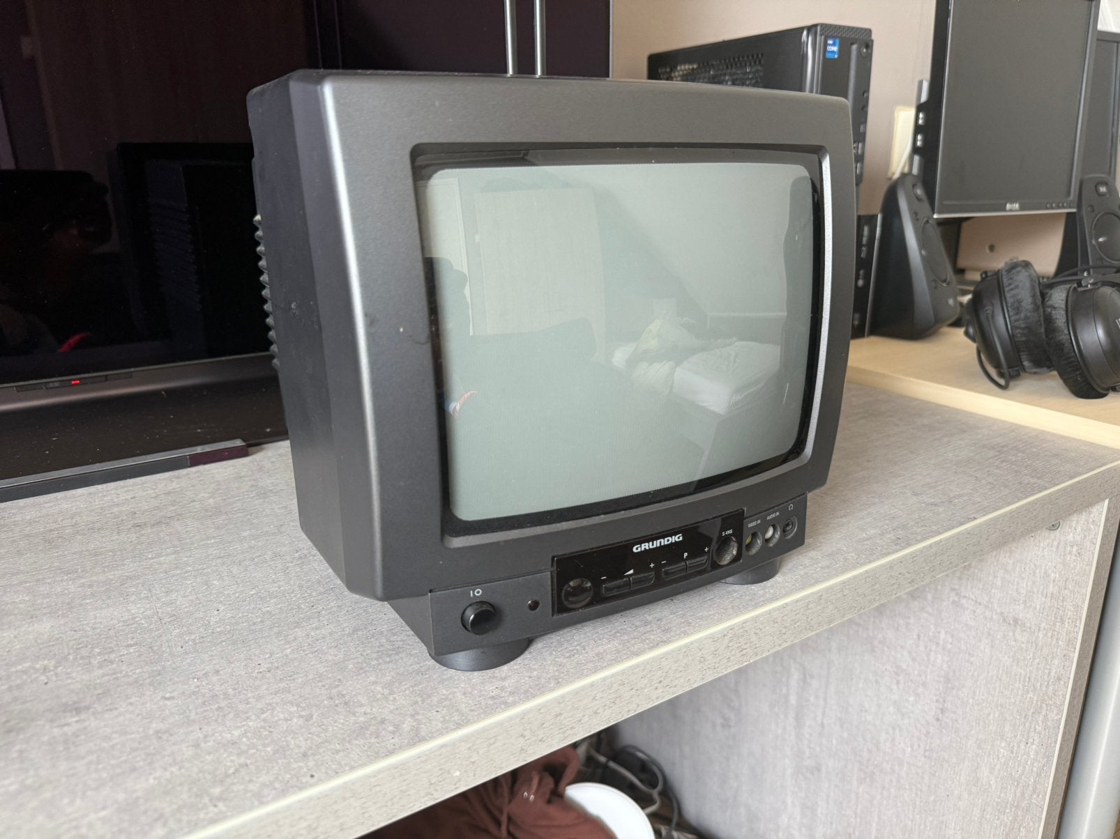 Grundig 12 inch crt tv, Audio, Tv en Foto, Vintage Televisies, Ophalen, Grundig