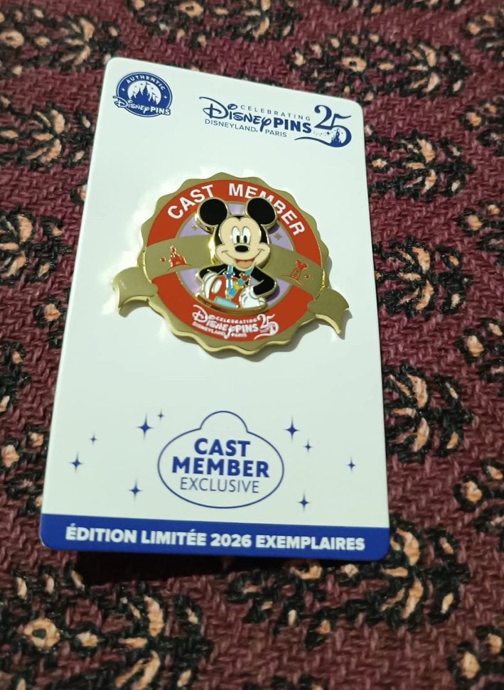 Zeldzame Disneyland Parijs 25 Jaar Cast Member Pin, Verzamelen, Ophalen of Verzenden, Mickey Mouse, Zo goed als nieuw, Overige typen