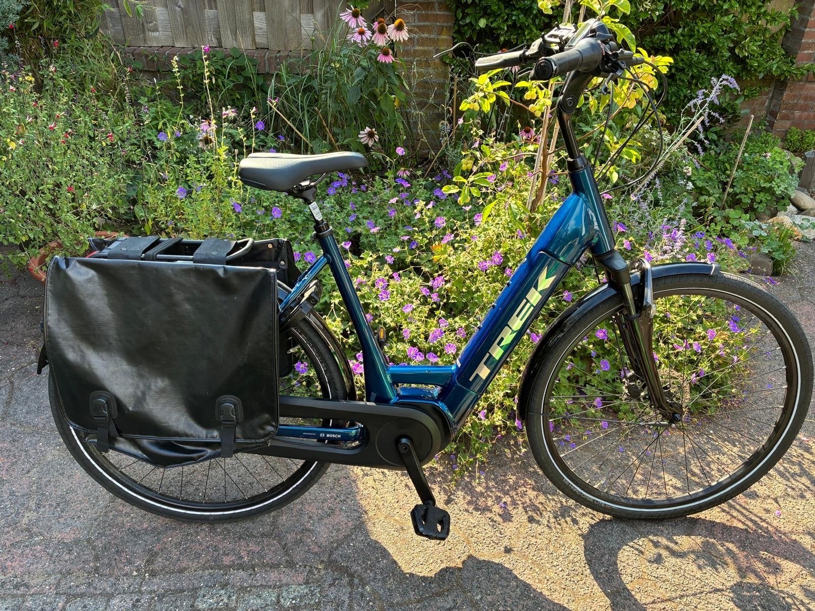 Trek District + 8 Elektrische fiets Ebike, Zo goed als nieuw, 51 tot 55 cm, 50 km per accu of meer, Ophalen