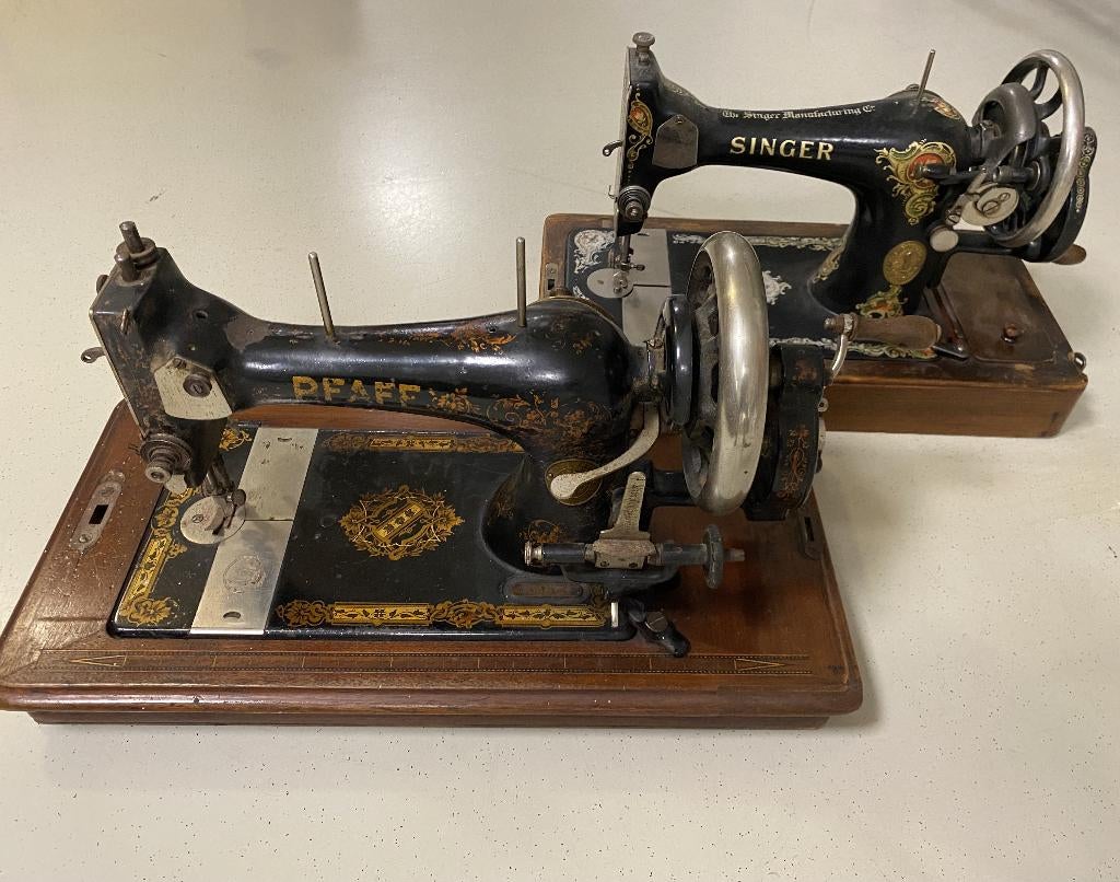 2 handnaaimachines (€15 per machine), Ophalen
