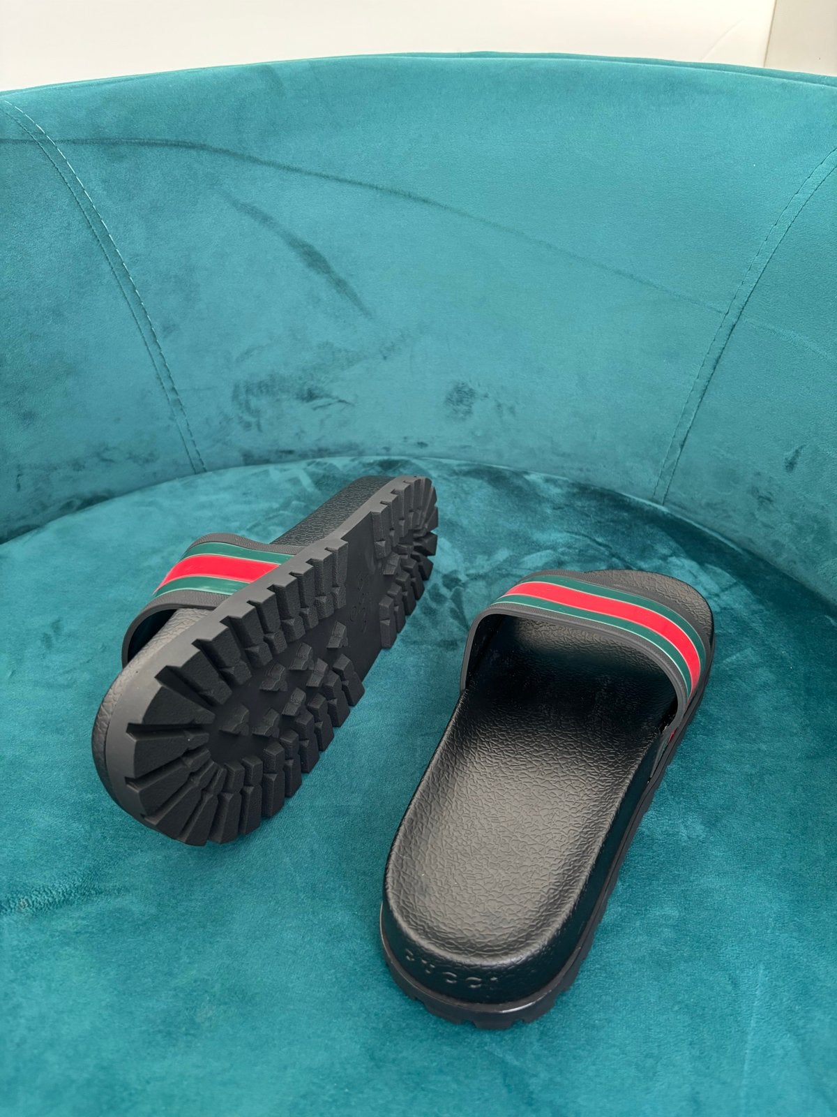 Gucci Slippers met Webdetail - Zwart, Rood, Groen, Verzenden, Zo goed als nieuw, Zwart, Slippers