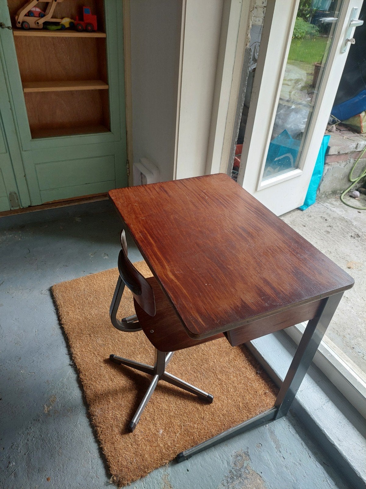 Vintage houten schoolbank/ bureau met stoel, Ophalen