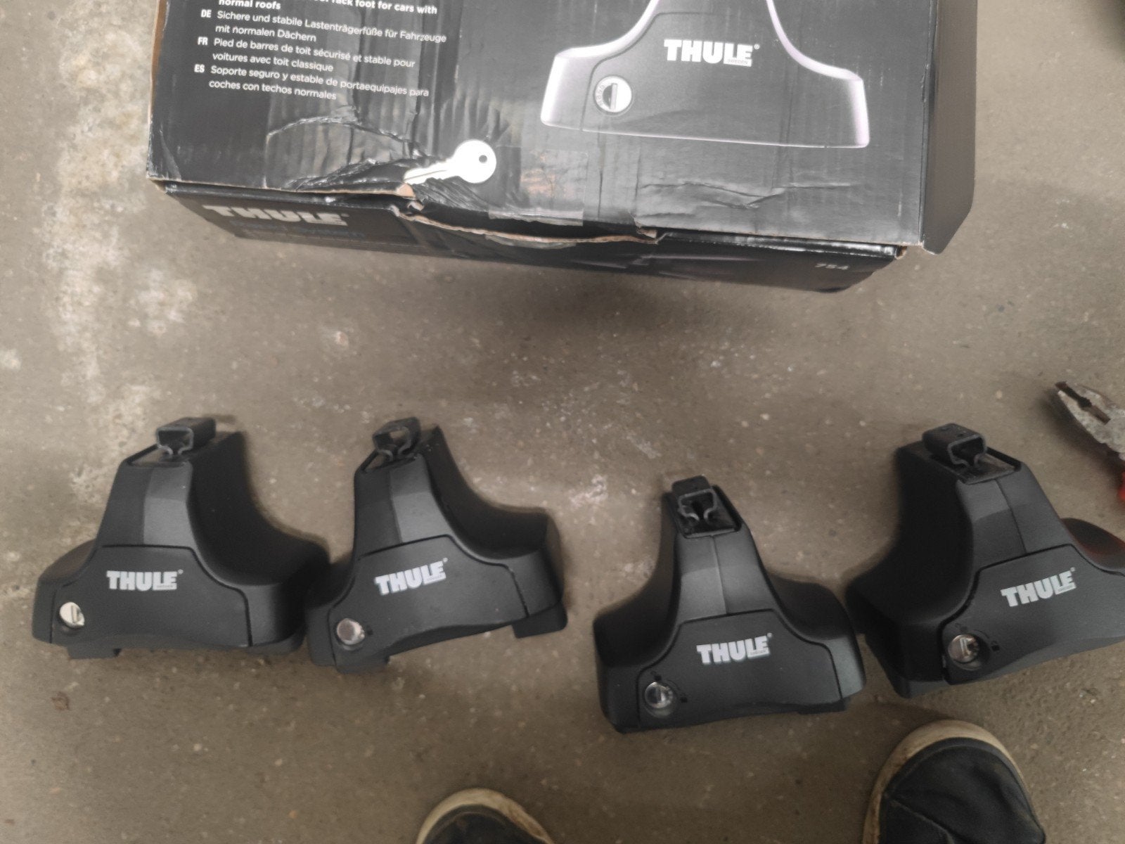 Thule 753 voetenset met Kit 1716 voor Renault Clio 4 (2017), Auto diversen, Dakdragers, Ophalen of Verzenden, Gebruikt