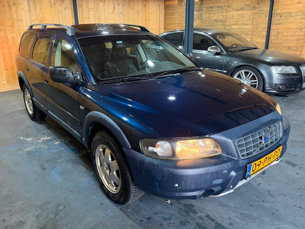 Volvo XC70 2.4 D5 Comfort Line Automaat 2003 Schuifdak, Auto's, Volvo, Automaat, 197 €/maand, XC70, 163 pk