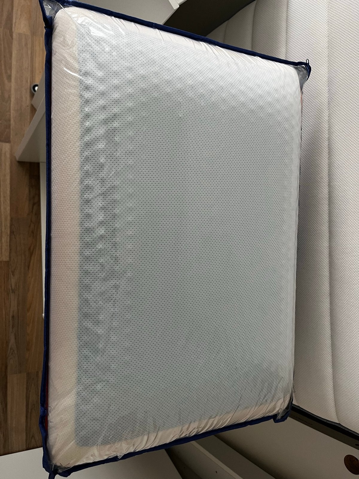 M-line Fresh Pillow - nieuw 1 nacht gebruikt, Ophalen of Verzenden, Nieuw, Wit, Rechthoekig