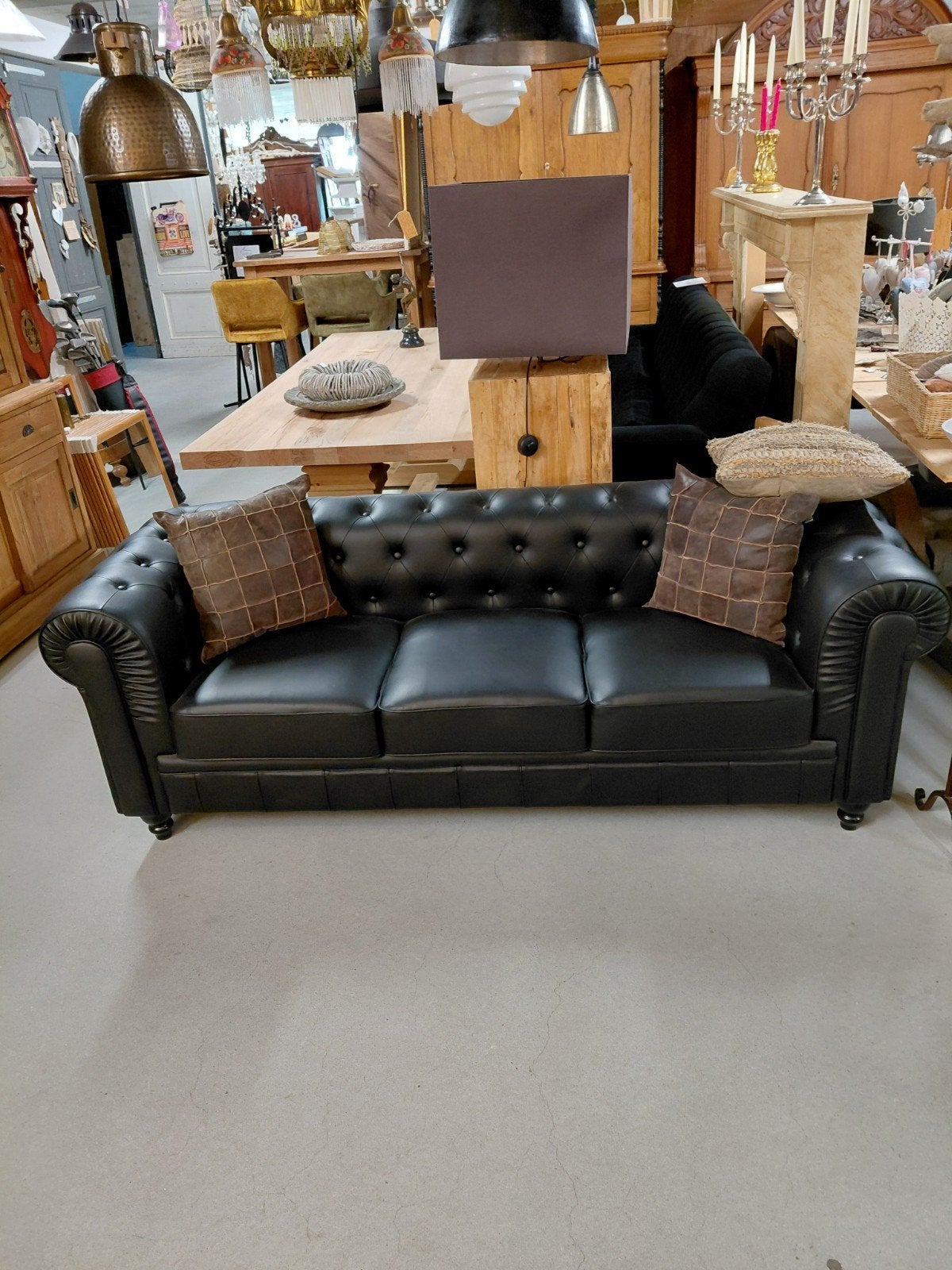Nieuwe 3-persoonsbank zwart leer - showroommodel, Ophalen, Overige materialen, Chesterfield@leer.com, 150 tot 200 cm