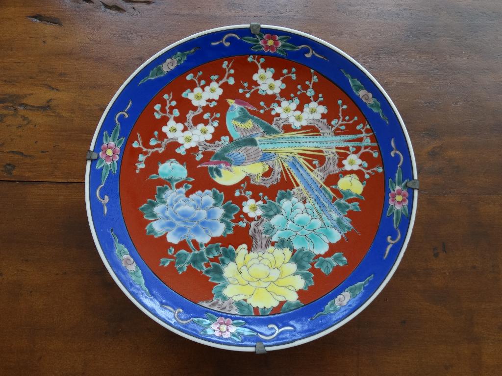 Wandbord met 2 vogels blauwe rand, midden ossen rood, Antiek en Kunst, Ophalen