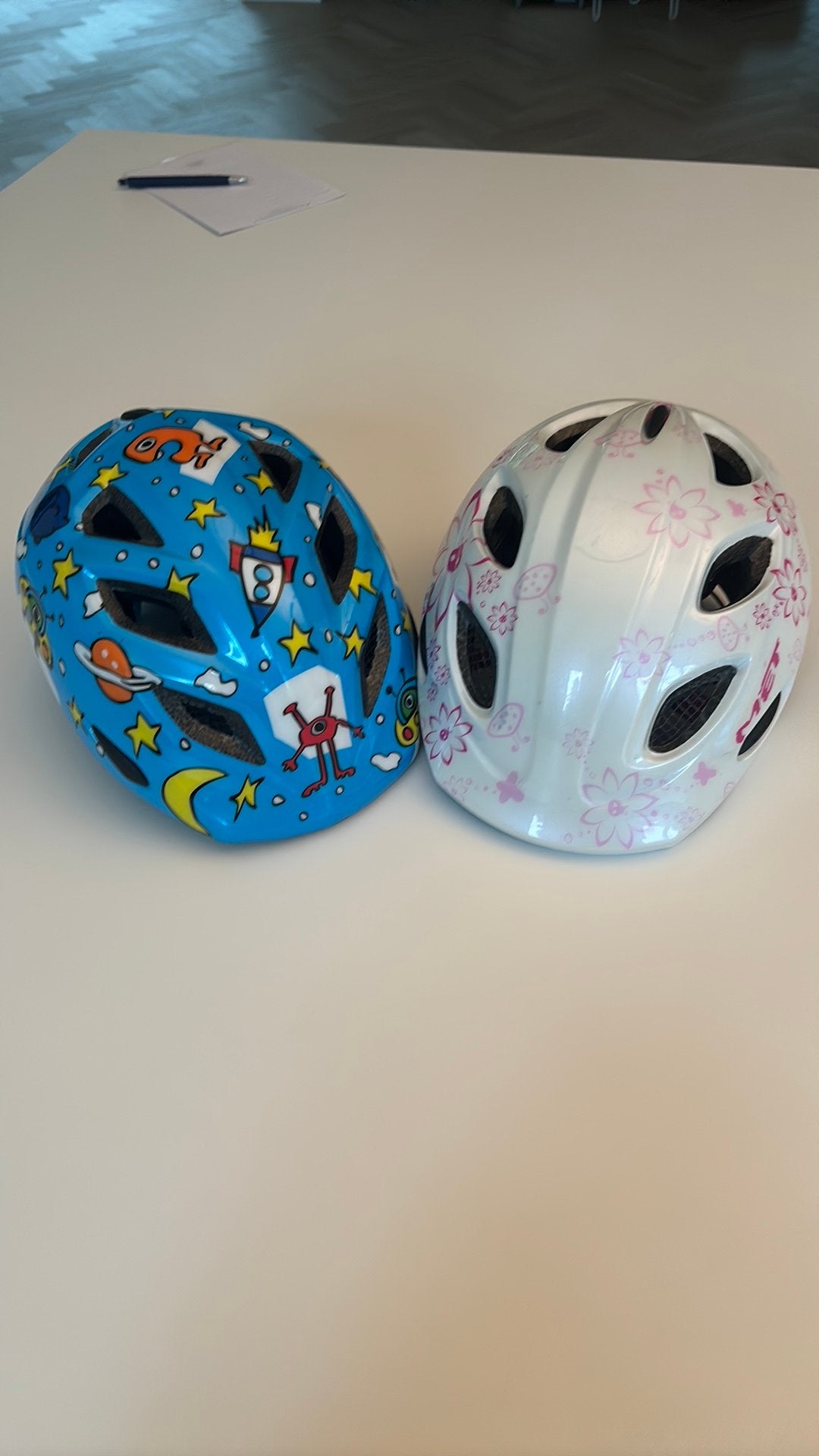 MET Kinderfietshelm met ruimteprint - Maat 46-53 cm, Ophalen of Verzenden, Gebruikt, Overige maten, Jongen of Meisje