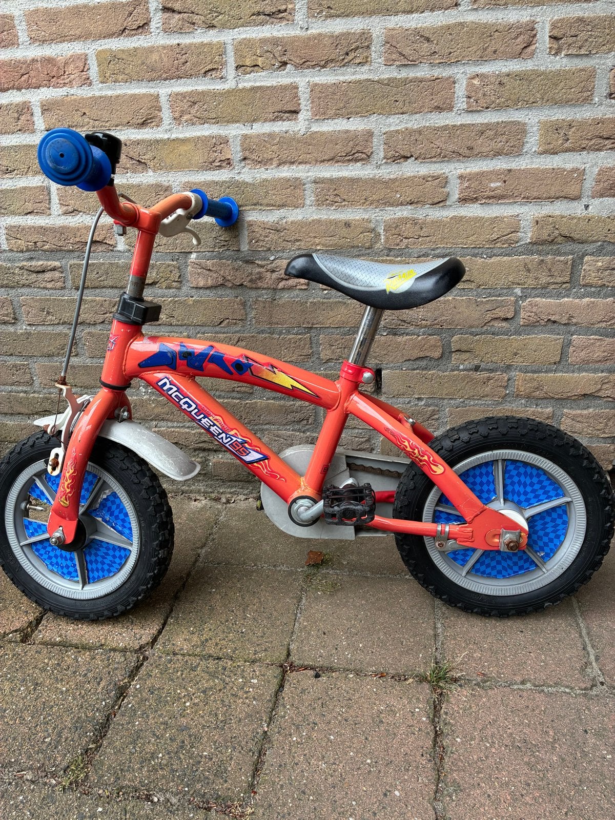 Kinderfiets Cars McQueen 12 inch, Fietsen en Brommers, Fietsen | Kinderfietsjes, Ophalen, Gebruikt, Terugtraprem, Minder dan 16 inch