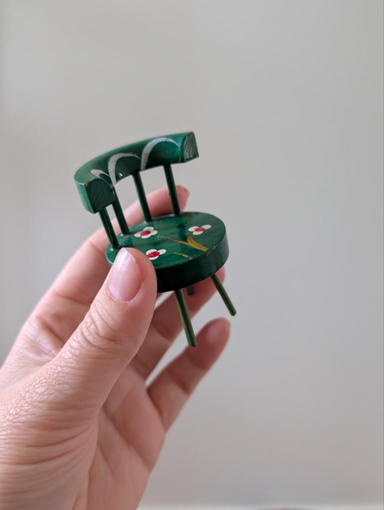 Miniatuur stoeltje, groen met bloemetjes, Ophalen of Verzenden, Gebruikt
