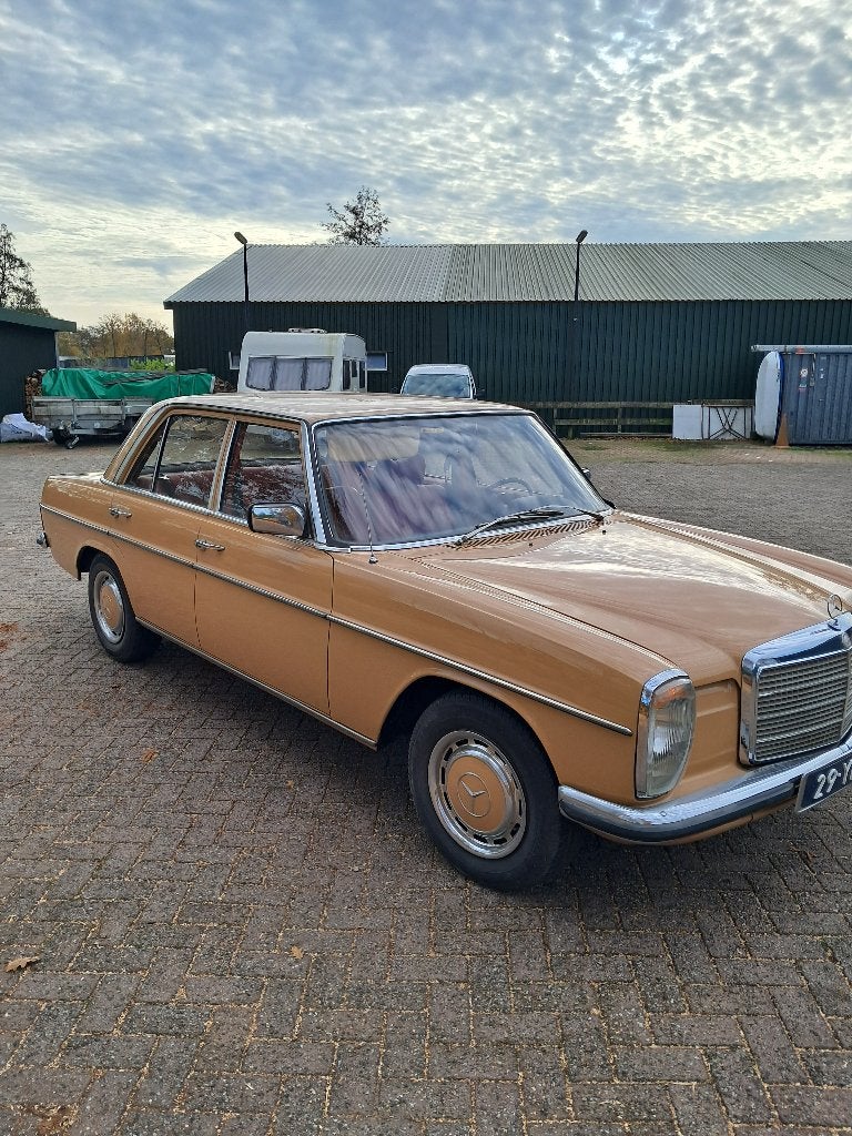 Mooie Mercedes 230 automaat W115, Automaat, Achterwielaandrijving, Bruin, 2300 cc