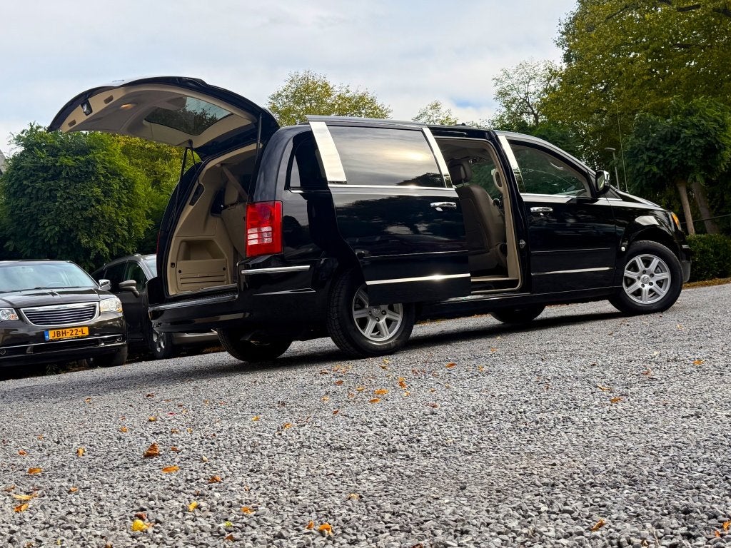 Chrysler Grand Voyager 3.8 V6 LIMITED YOUNGTIMER! 3xTV/DVD/S, Auto's, Dealer onderhouden, Gebruikt, Beige, Grand Voyager