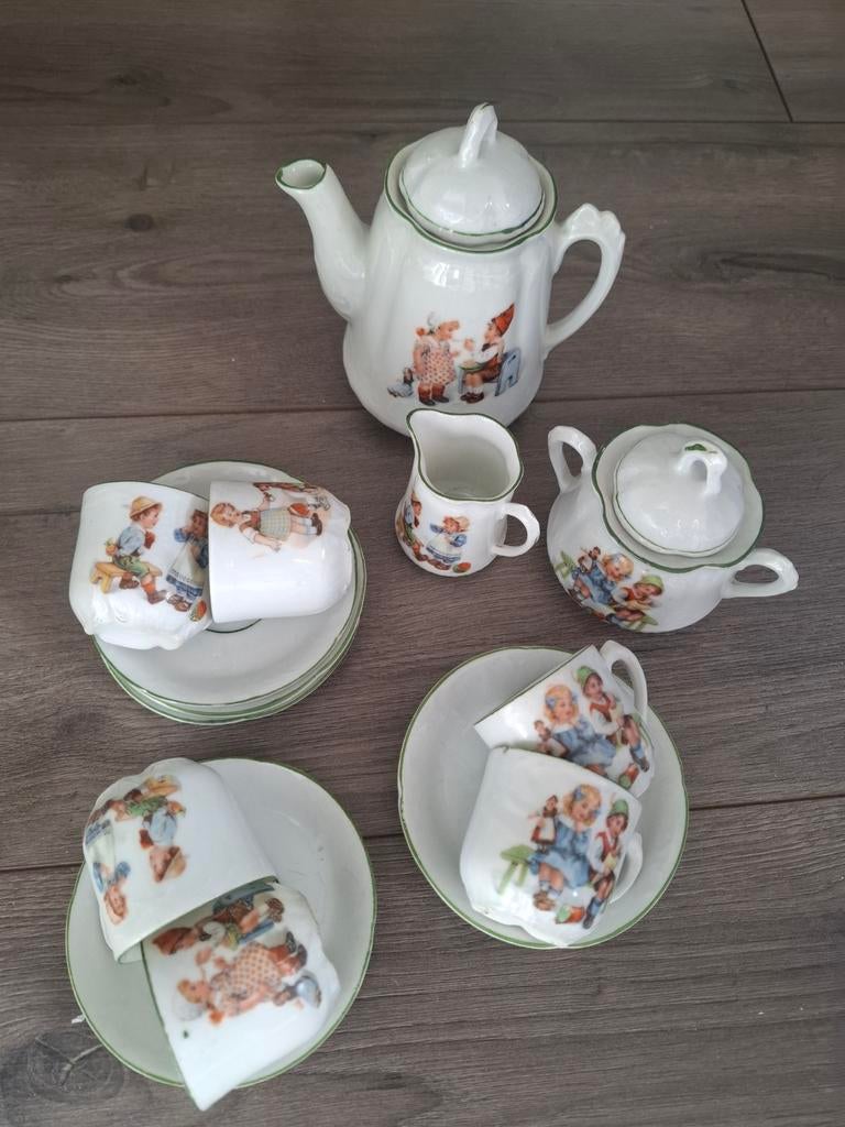 Antiek kinderserviesje met kinderfiguren, Antiek en Kunst, Antiek | Servies los, Ophalen of Verzenden