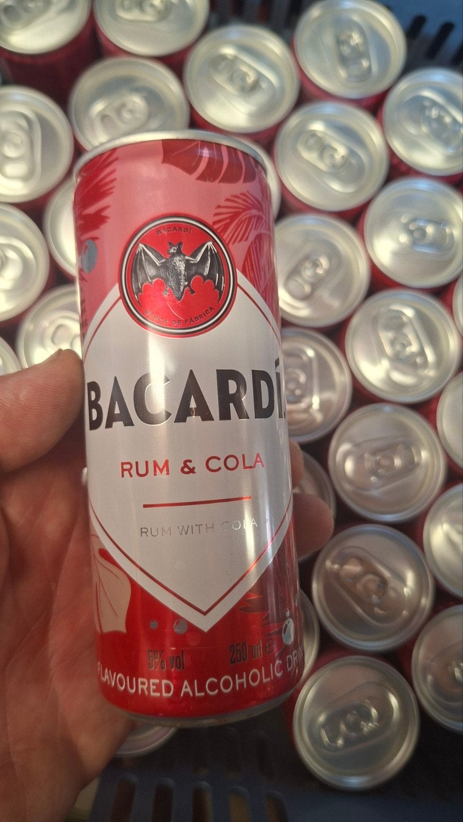 115 blikken Bacardi Rum Cola., Ophalen of Verzenden