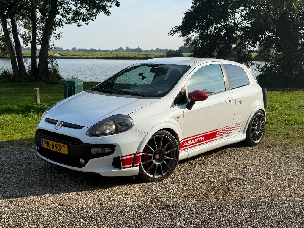 FIAT Abarth Punto Evo 1.4 MultiAir Turbo | Stage 1 230pk, 1160 kg, 40 €/maand, Zwart, Centrale vergrendeling